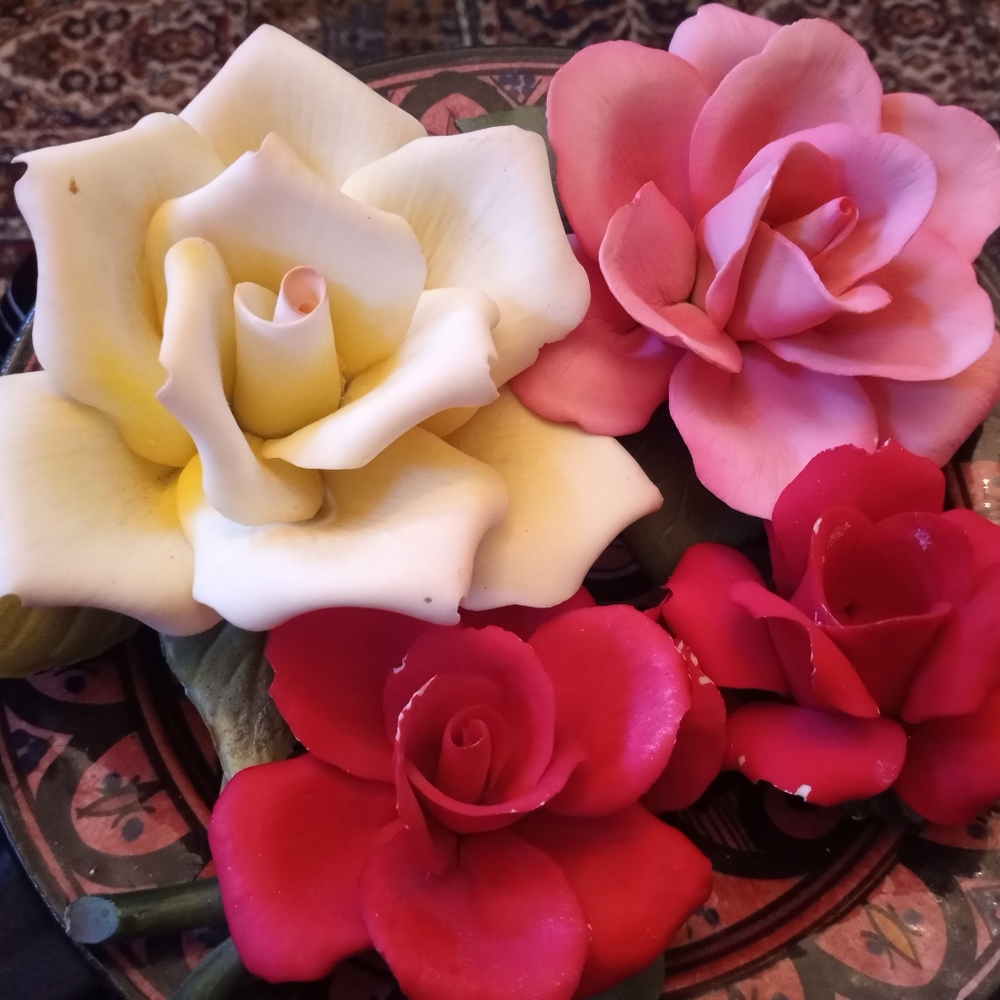 STUNNING LOT of Napolean Capadimonte Italy Porcelain Rose Figurines Set of 4.